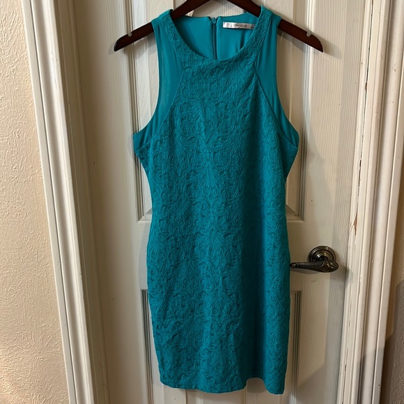 Zara Dresses & Skirts - ZARA TRAFALUC DRESS SIZE MEDIUM